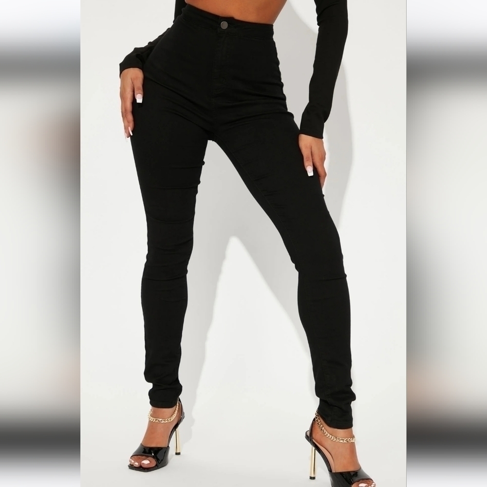 Fashion Nova Super High Waist Denim Skinnies - Black (Size 11)